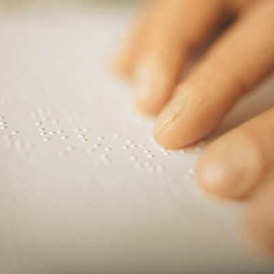 Braille Blindenschrift Schmuck Erinnrungen Tasten Fühlen Augen Lesen Gedanken Bilder Finger Gold Silber Personalisiert Individuelle Schmuckstücke